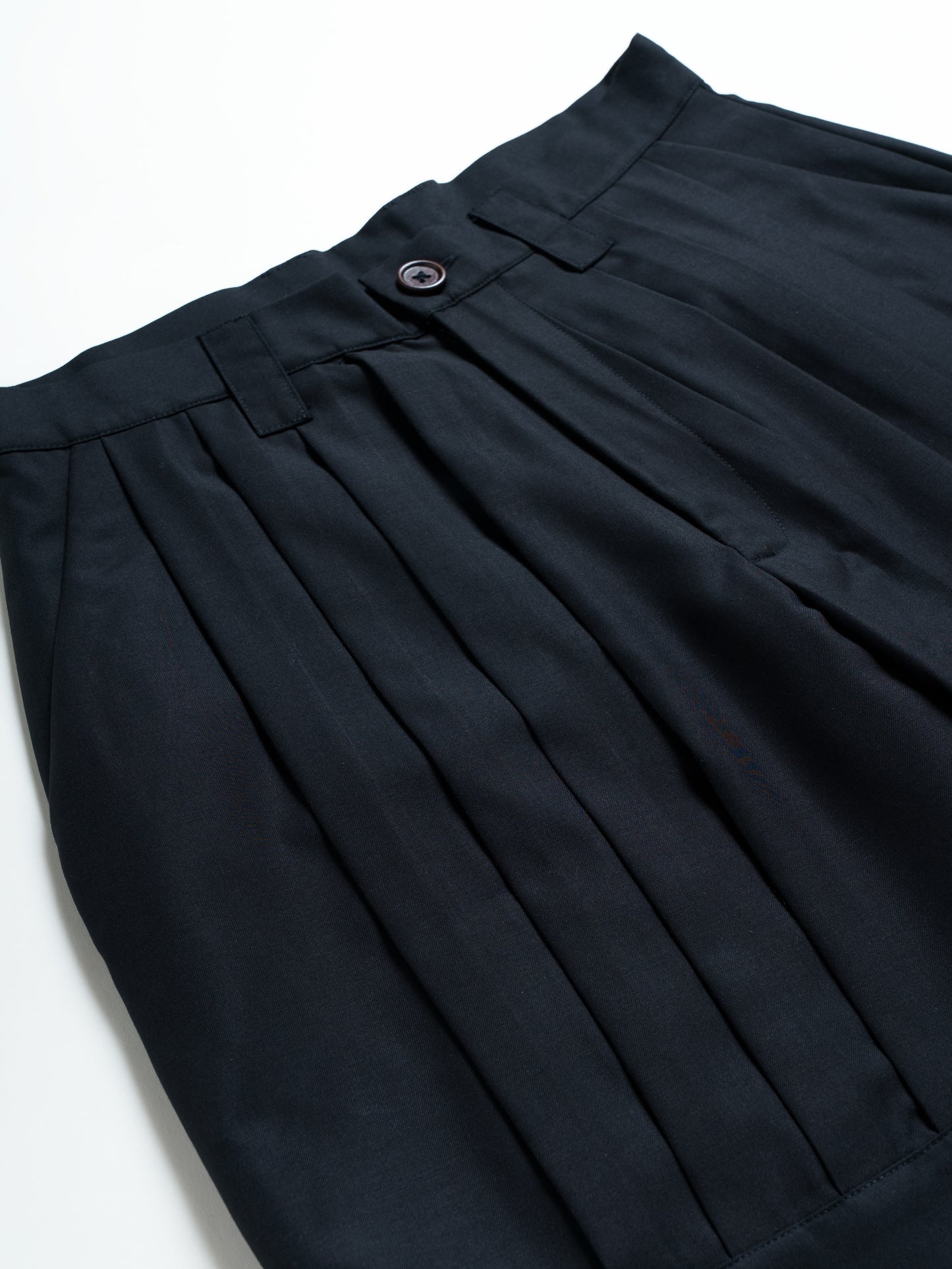 Pleats Balloon Short Pants