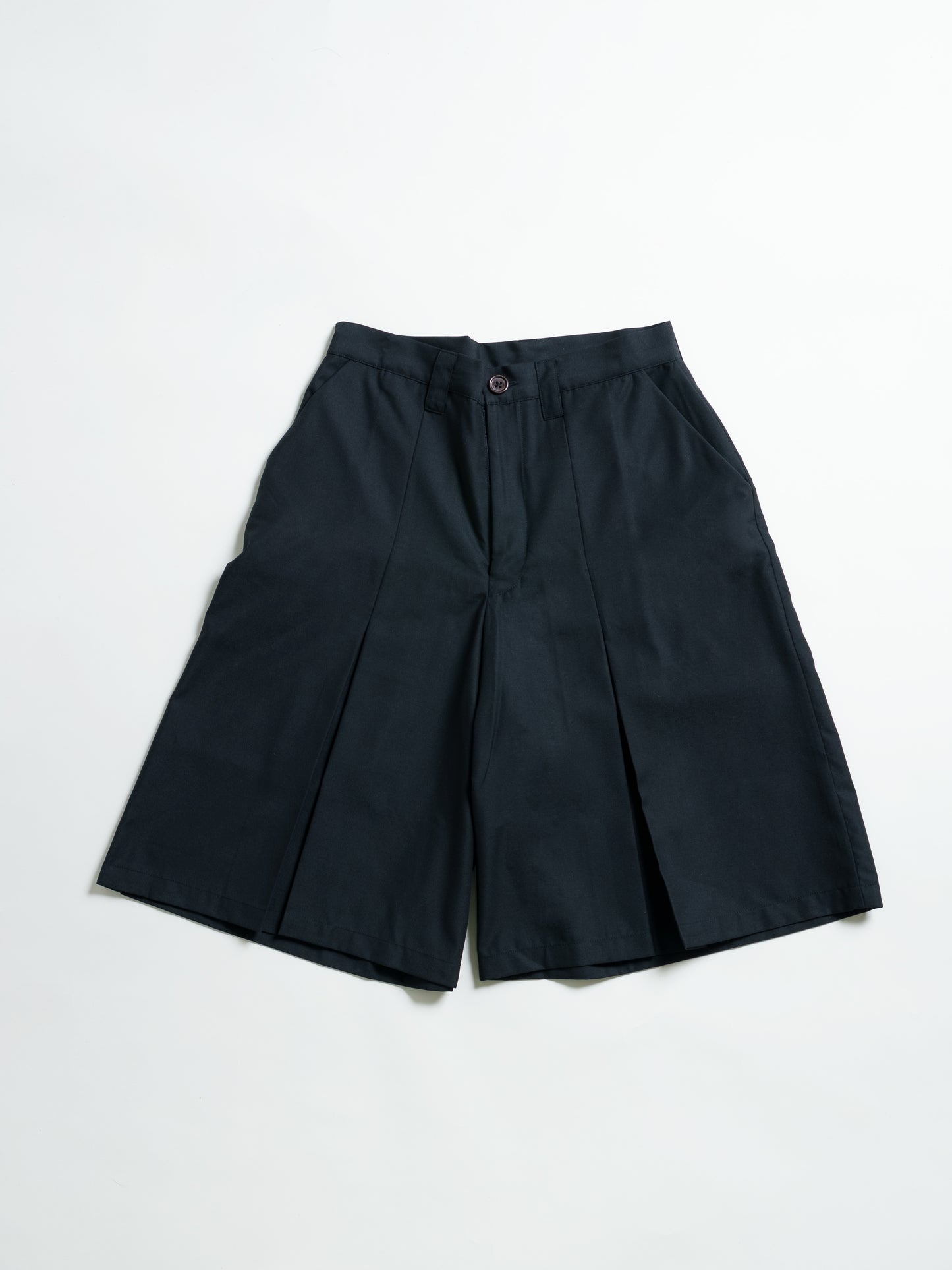 Inverted Pleats Short Pants