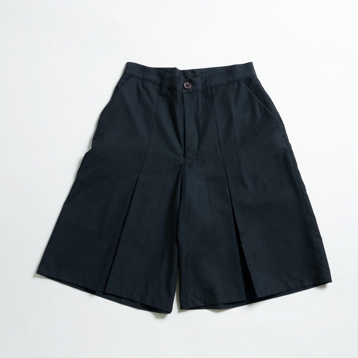 Inverted Pleats Short Pants