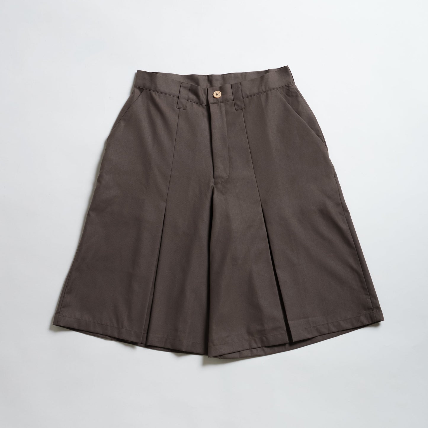 Inverted Pleats Short Pants Beige