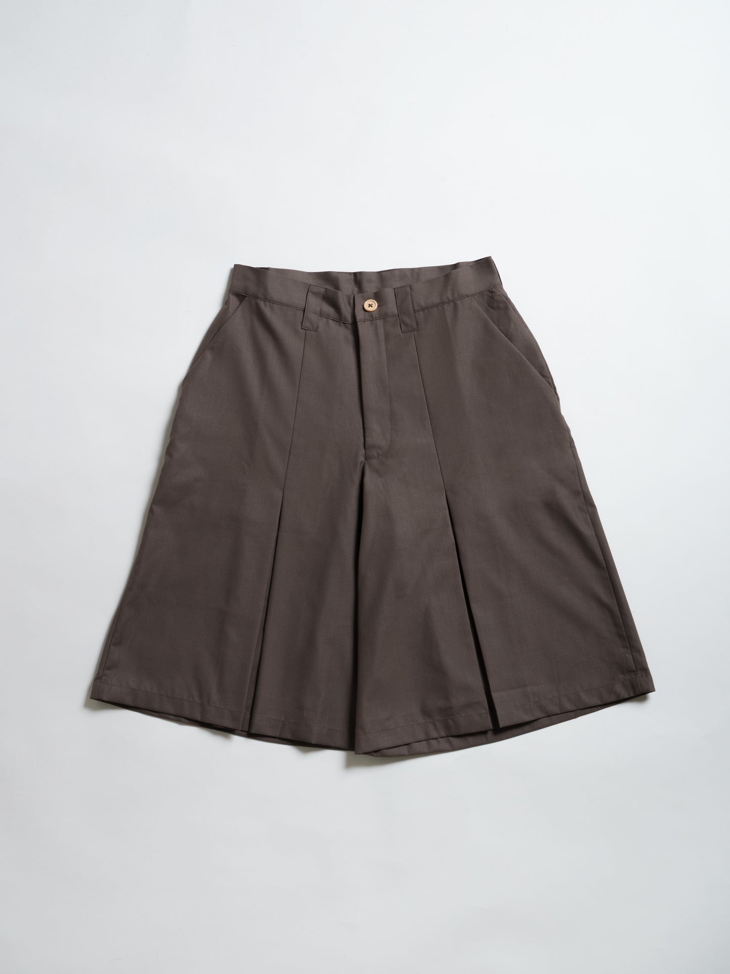 Inverted Pleats Short Pants Beige