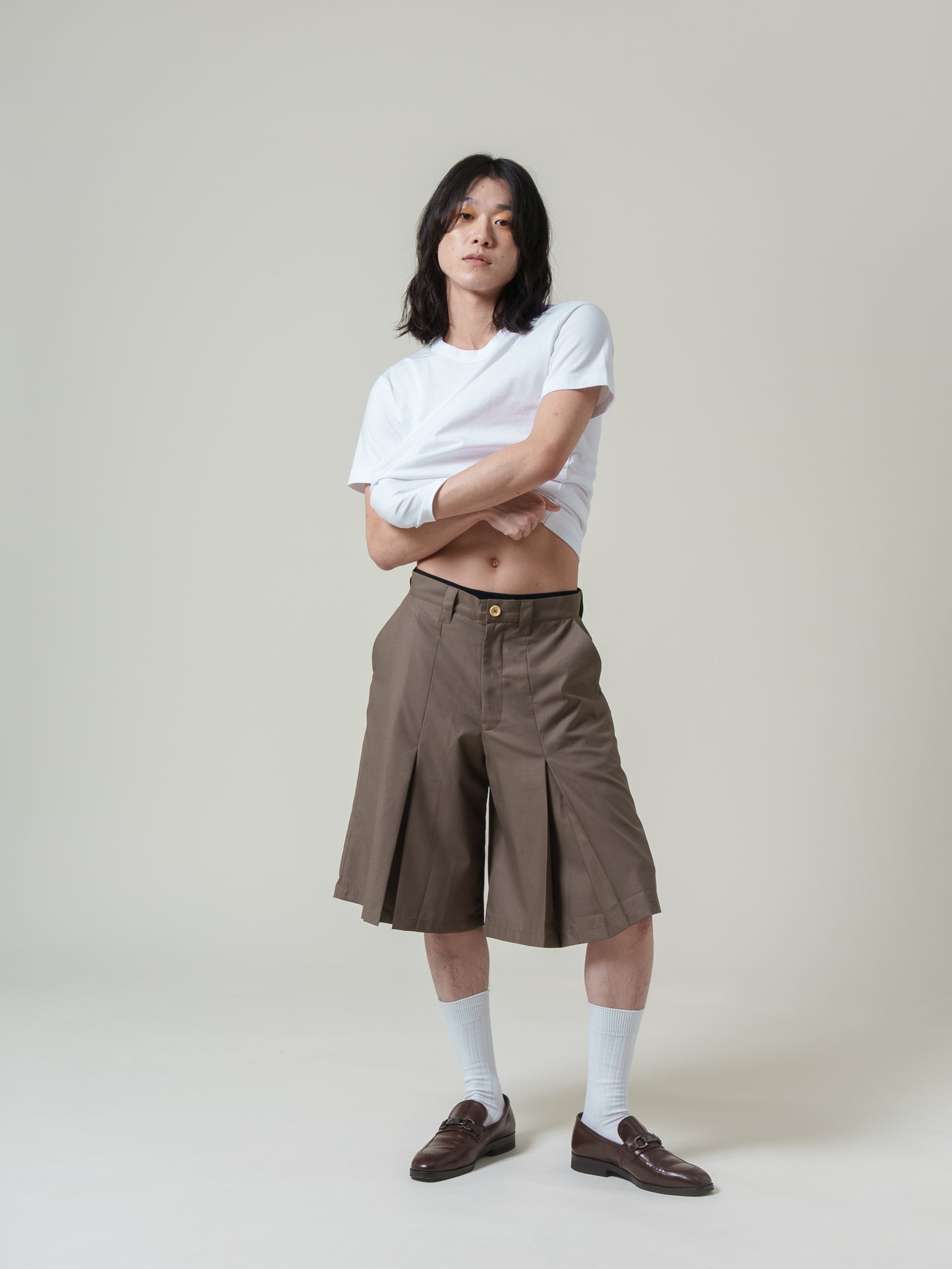 Inverted Pleats Short Pants Beige