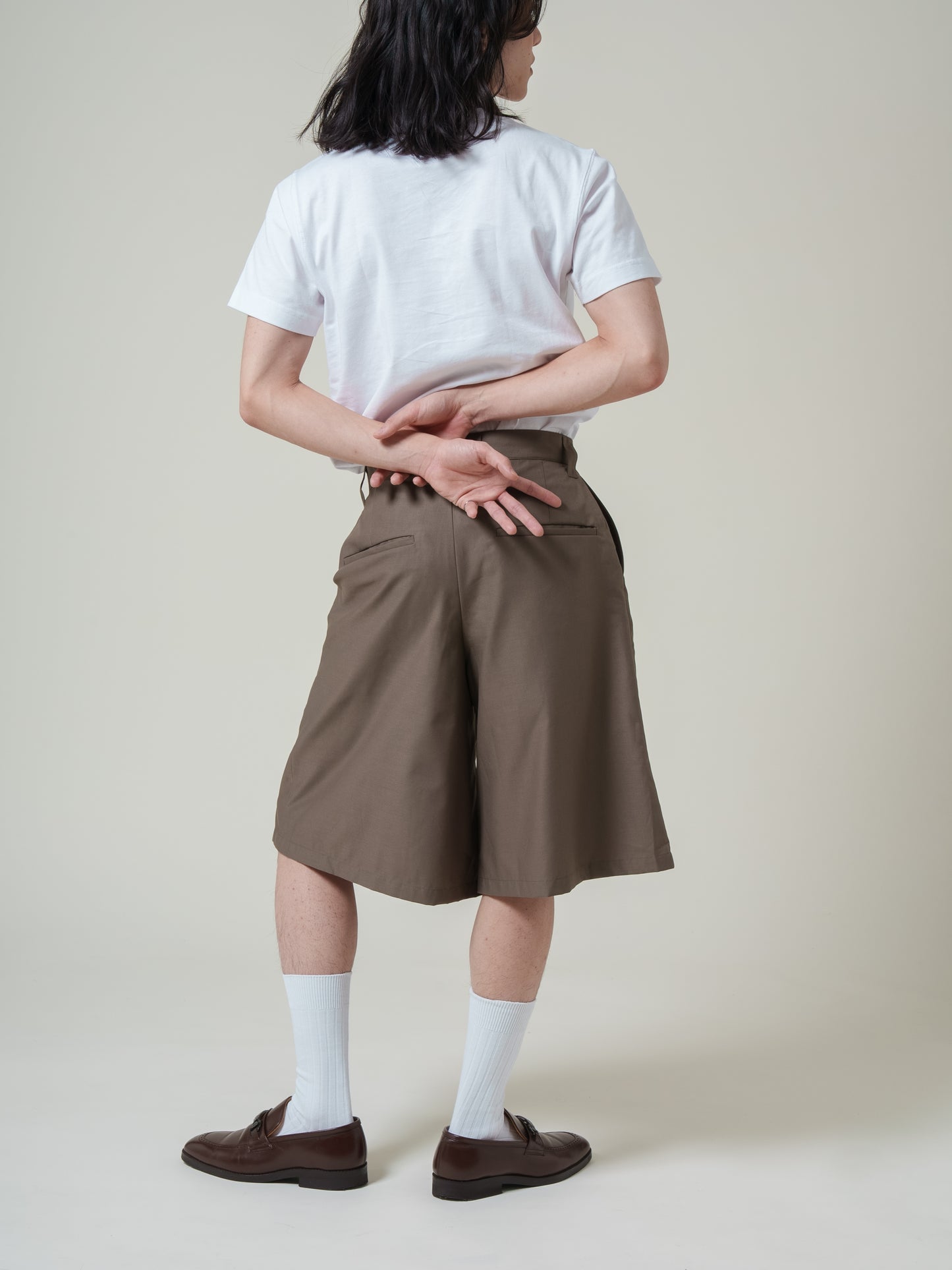Inverted Pleats Short Pants Beige